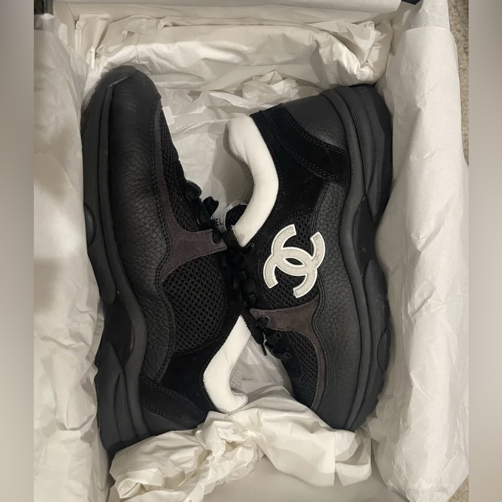 CHANEL AUTHENTIC SNEAKERS